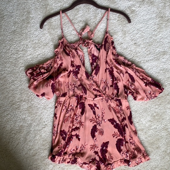 NEW Topshop Romper!! ✨ Open Shoulder!! - Picture 6 of 7